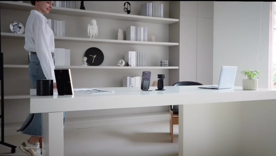 Smart Gadgets Auto Tracking Smart Robot Phone Holder